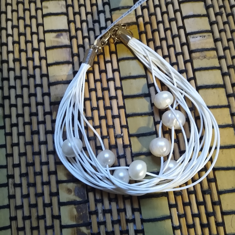 NWT FW PEARL BRACELET WHITE CORD